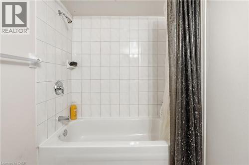 2 Gary Avenue, Hamilton, ON - Indoor Photo Showing Bathroom