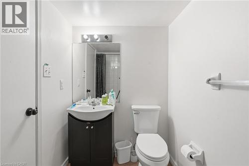2 Gary Avenue, Hamilton, ON - Indoor Photo Showing Bathroom