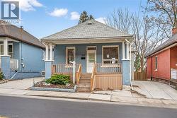 495 CHARLTON Avenue E  Hamilton, ON L8N 1Z4