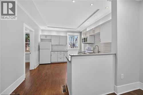 495 Charlton Avenue E, Hamilton, ON - Indoor Photo Showing Kitchen