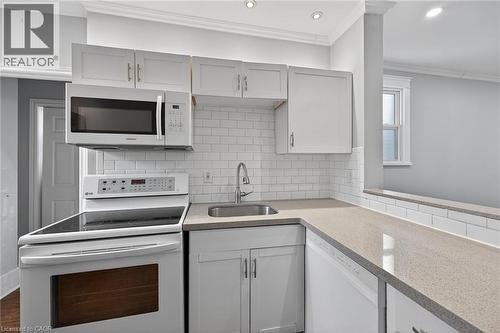 495 Charlton Avenue E, Hamilton, ON - Indoor Photo Showing Kitchen