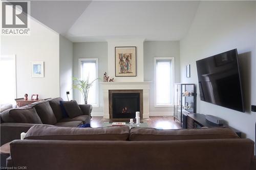 3507 Trillium Crescent, Fort Erie, ON - Indoor Photo Showing Living Room With Fireplace