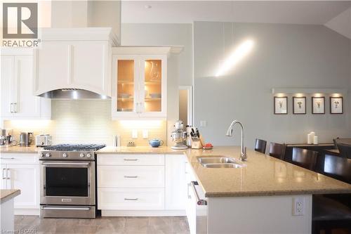 3507 Trillium Crescent, Fort Erie, ON - Indoor Photo Showing Kitchen With Double Sink With Upgraded Kitchen
