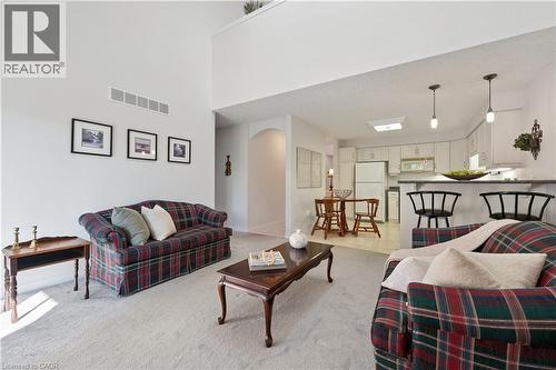 17 Terraview Crescent, Guelph, ON - Indoor Photo Showing Living Room