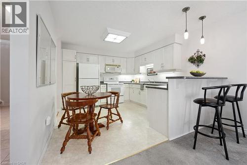 17 Terraview Crescent, Guelph, ON - Indoor Photo Showing Kitchen