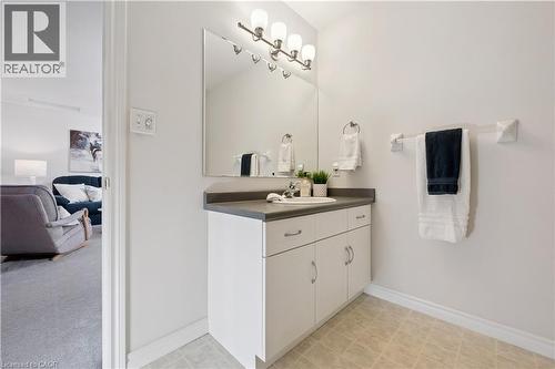 17 Terraview Crescent, Guelph, ON - Indoor Photo Showing Bathroom