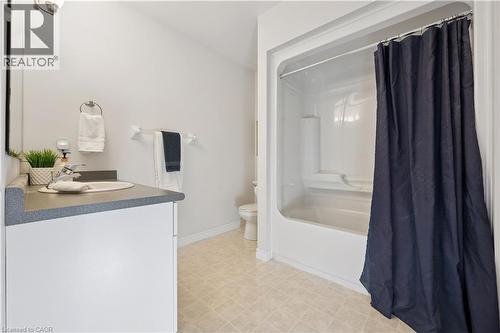 17 Terraview Crescent, Guelph, ON - Indoor Photo Showing Bathroom