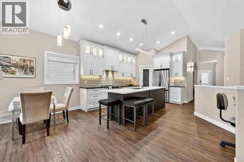 Eat-in nook offers more seating options - 509 Riverview Place Se, Calgary, AB - Indoor