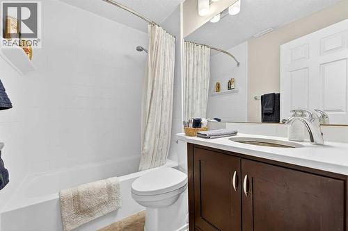 Basement 4-piece bathroom, perfectly located between the two basement bedrooms! - 509 Riverview Place Se, Calgary, AB - Indoor Photo Showing Bathroom