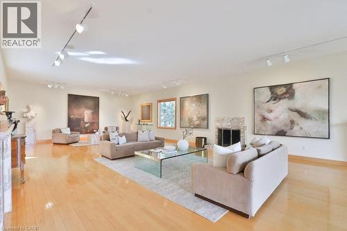 937 Whittier Crescent, Mississauga, ON - Indoor Photo Showing Living Room With Fireplace