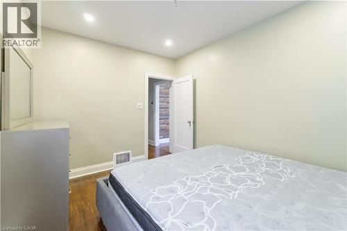136 Ivon Avenue, Hamilton, ON - Indoor Photo Showing Bedroom