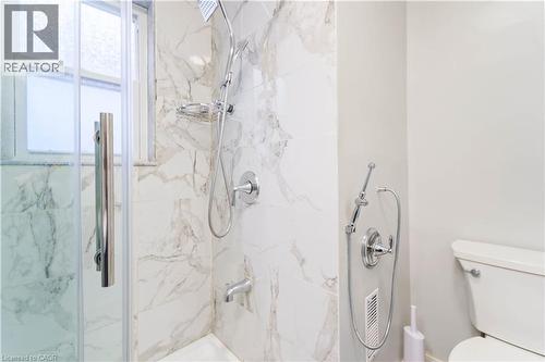 136 Ivon Avenue, Hamilton, ON - Indoor Photo Showing Bathroom