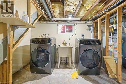 136 Ivon Avenue, Hamilton, ON - Indoor Photo Showing Laundry Room