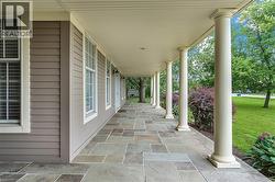 Porch with a lawn - 