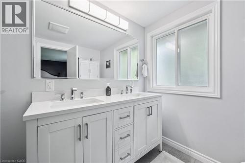 236 Ironwood Road, Guelph, ON - Indoor Photo Showing Bathroom