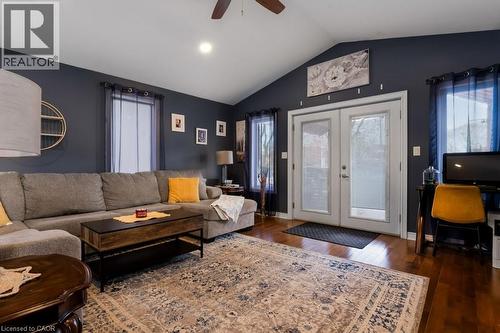 6782 Dorchester Road, Niagara Falls, ON - Indoor Photo Showing Living Room
