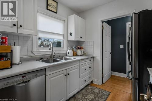 6782 Dorchester Road, Niagara Falls, ON - Indoor Photo Showing Kitchen With Double Sink