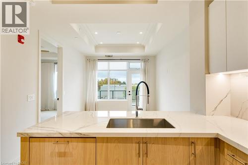 123 Maurice Drive Unit# 307, Oakville, ON - Indoor Photo Showing Kitchen