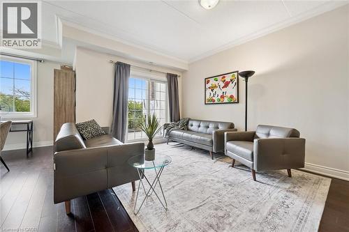 1440 Gordon Street Unit# 122, Guelph, ON - Indoor Photo Showing Living Room