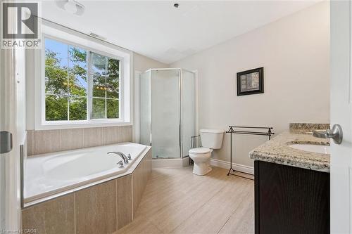 1440 Gordon Street Unit# 122, Guelph, ON - Indoor Photo Showing Bathroom