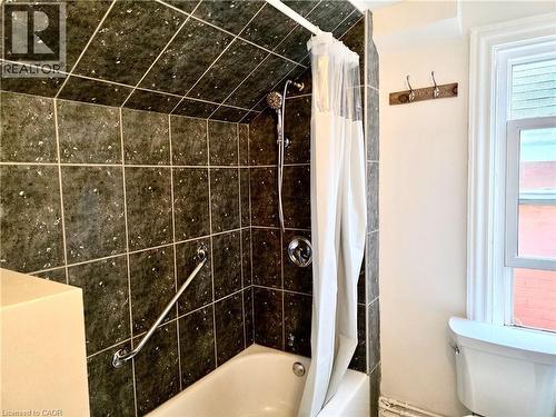 220 Emerald Street N, Hamilton, ON - Indoor Photo Showing Bathroom