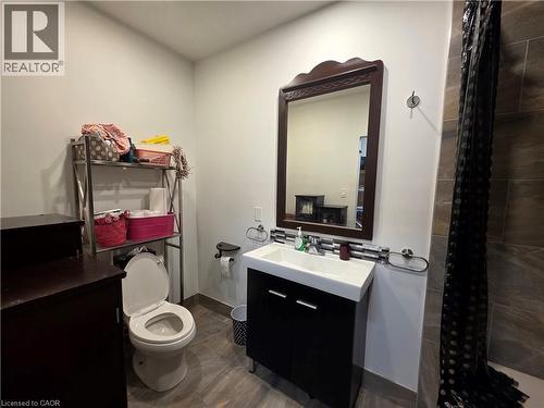 220 Emerald Street N, Hamilton, ON - Indoor Photo Showing Bathroom