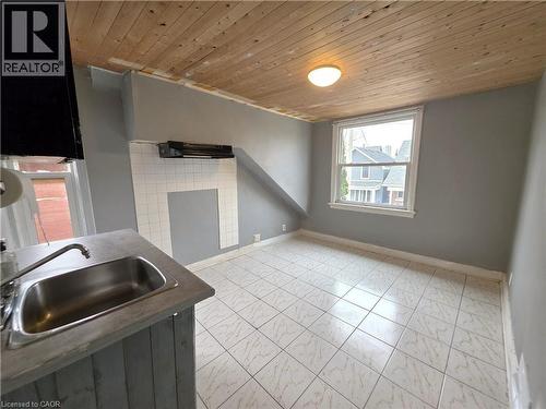 220 Emerald Street N, Hamilton, ON - Indoor