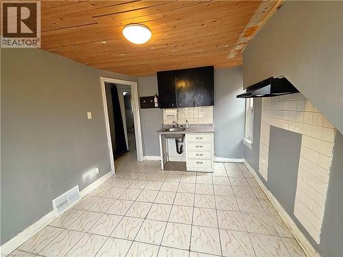 220 Emerald Street N, Hamilton, ON - Indoor