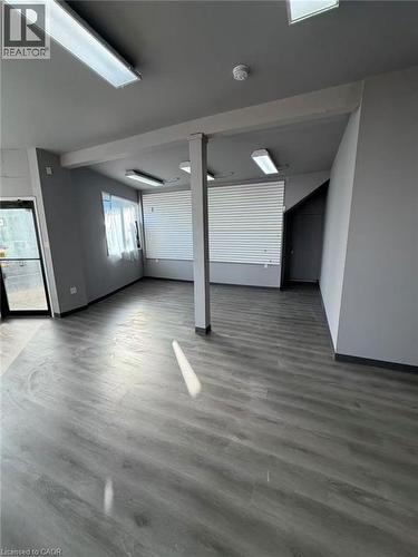 8 Caithness Street E, Caledonia, ON 