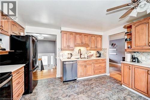 288 Salisbury Avenue, Cambridge, ON - Indoor Photo Showing Kitchen With Double Sink