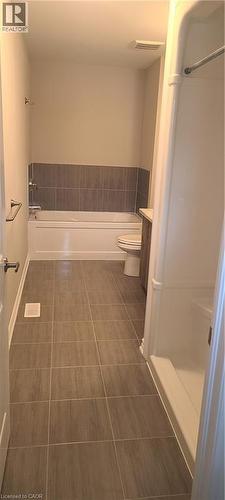 Full bath with a garden tub, vanity, toilet, and a shower - 17 Renfrew Trail, Welland, ON - Indoor Photo Showing Bathroom