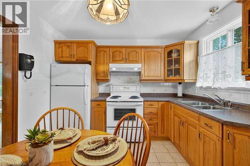 961 Danforth Avenue, Burlington, ON - Indoor Photo Showing Kitchen With Double Sink