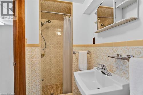 961 Danforth Avenue, Burlington, ON - Indoor Photo Showing Bathroom