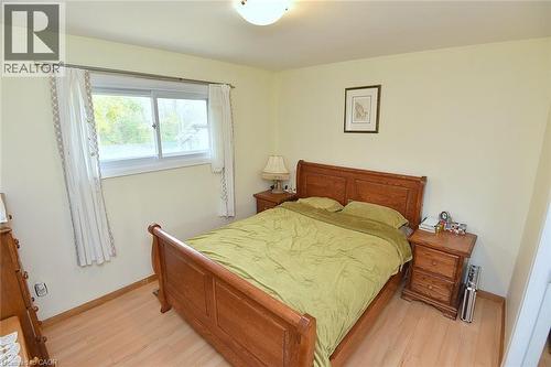 564 Evans Road, Hamilton, ON - Indoor Photo Showing Bedroom