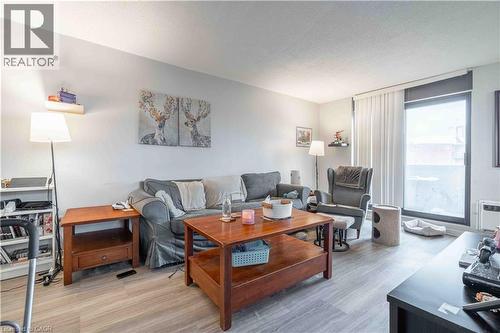 23 Main Street Unit# 502, Dundas, ON - Indoor Photo Showing Living Room