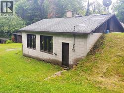 Workshop with entry door - 