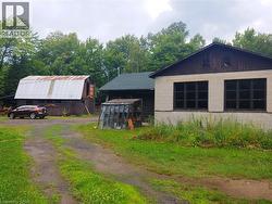 Workshop & barn - 