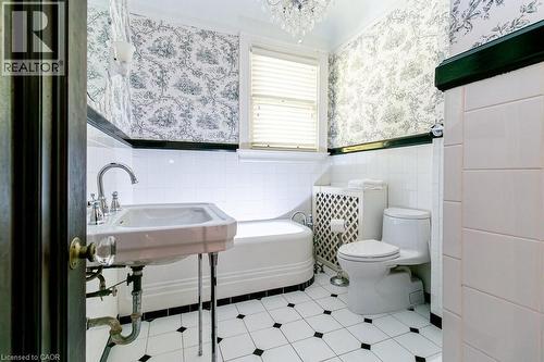 3 Turner Avenue, Hamilton, ON - Indoor Photo Showing Bathroom