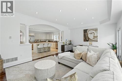199 Hunter Street W, Hamilton, ON - Indoor Photo Showing Living Room