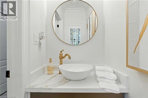 199 Hunter Street W, Hamilton, ON - Indoor Photo Showing Bathroom