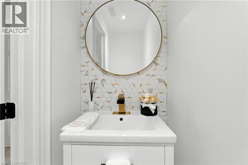 199 Hunter Street W, Hamilton, ON - Indoor Photo Showing Laundry Room