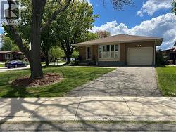 2 MELODY Court  Hamilton, ON L8V 2M4