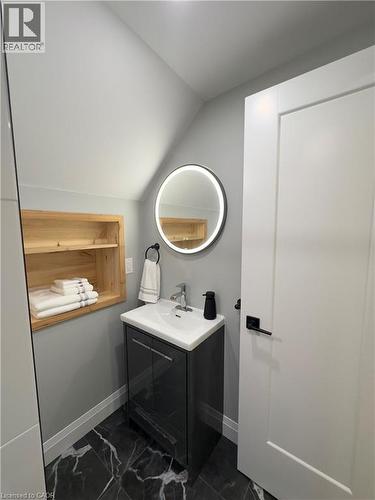 232 Rodgers Road, Hamilton, ON - Indoor Photo Showing Bathroom