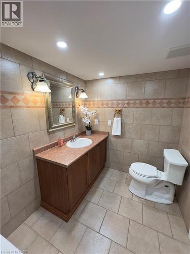 232 Rodgers Road, Hamilton, ON - Indoor Photo Showing Bathroom