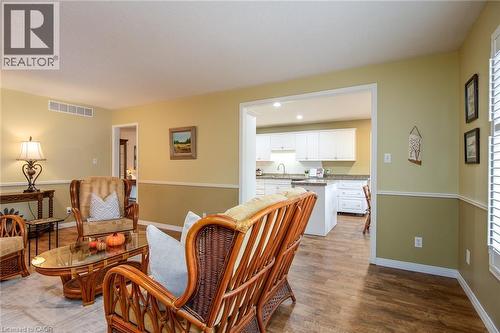 372 Gatestone Boulevard, Waterloo, ON - Indoor Photo Showing Living Room