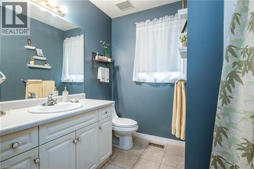 4-piece main floor bath - 372 Gatestone Boulevard, Waterloo, ON - Indoor Photo Showing Bathroom