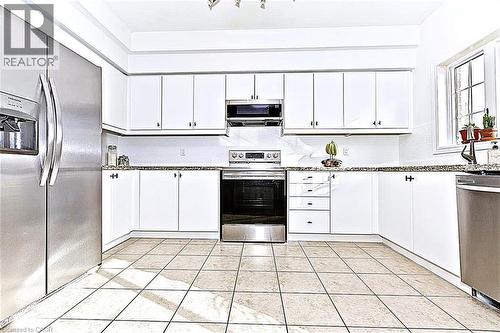 355 Hobbs Crescent, Milton, ON - Indoor Photo Showing Kitchen