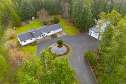 335 Larkdowne Rd  Qualicum Beach, BC V9K 2N8