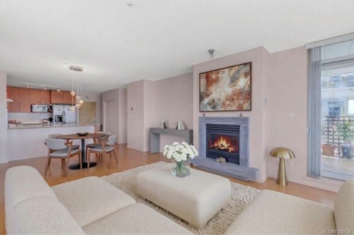 1004-38 Front St, Nanaimo, BC - Indoor Photo Showing Living Room With Fireplace