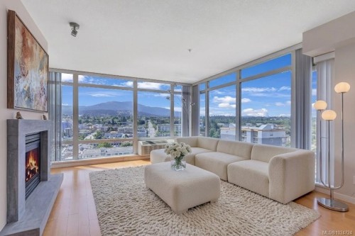 1004-38 Front St, Nanaimo, BC - Indoor Photo Showing Living Room With Fireplace
